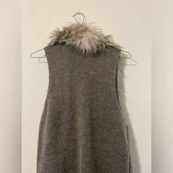 Steve Madden Lida Sweater Vest Faux Fun Brown Front Tie Knit Cardigan Size M/L - Picture 2 of 8